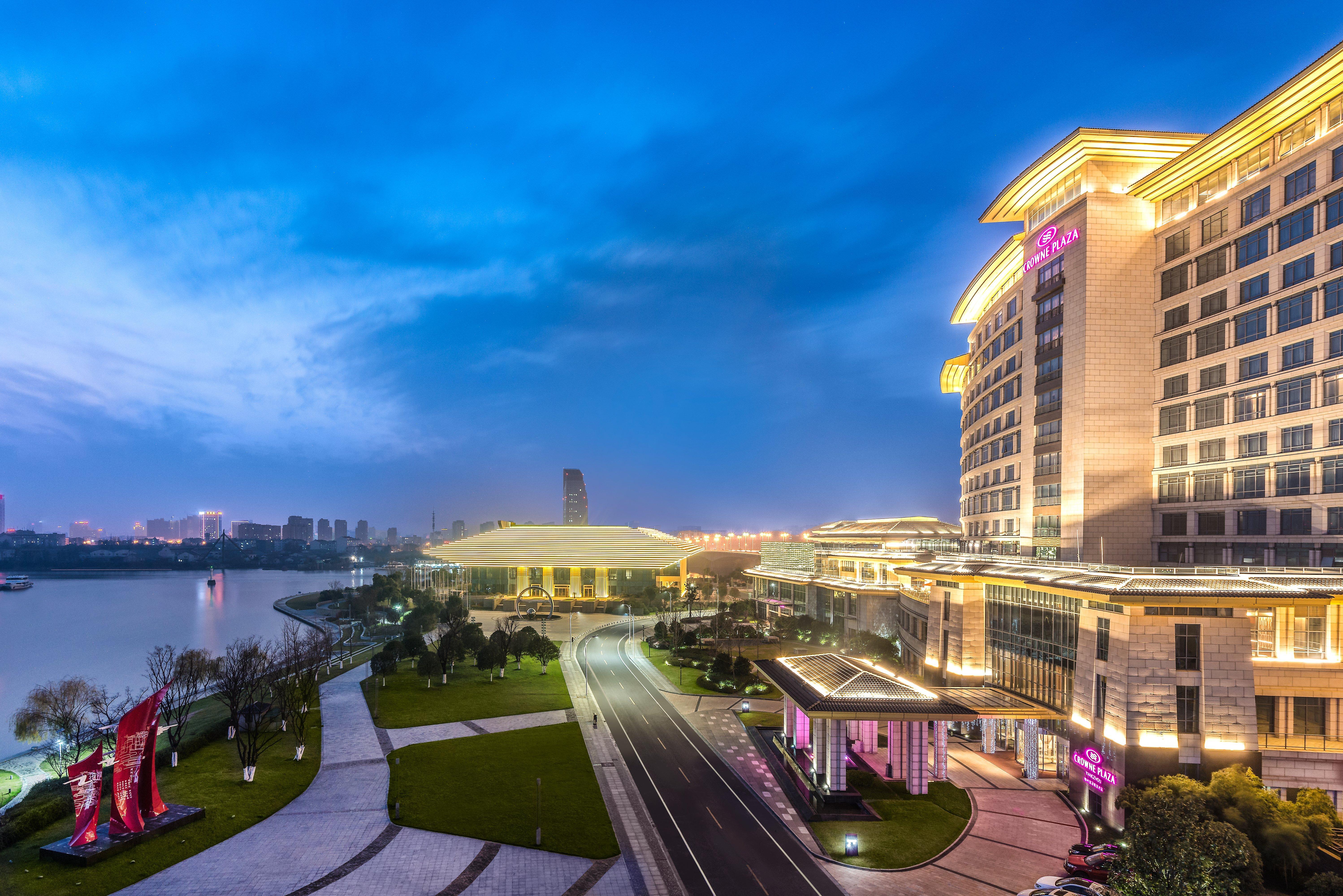 Отель Crowne Plaza Yangzhou By Ihg Экстерьер фото